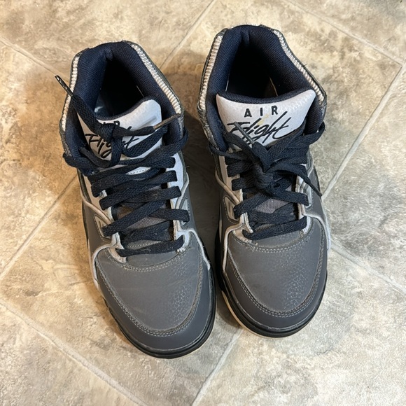 Navy and Grey Nike Flights boys 5 - Picture 2 of 2